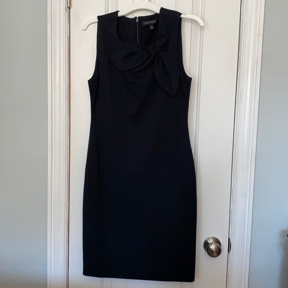 Gorgeous black banana republic shift dress with neckline bow detail